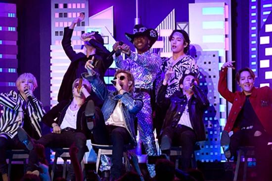 BTS biểu diễn 'Old Town Road' cùng Lil Nas X trên sân khấu Grammy 2020