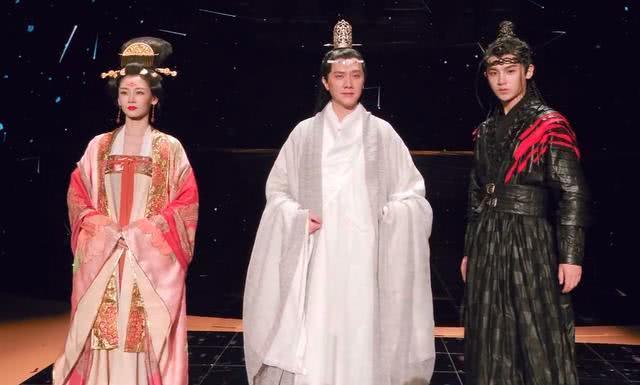 Chồng Triệu Lệ Dĩnh bị ném đá vì copy tạo hình của Vương Nhất Bác-5