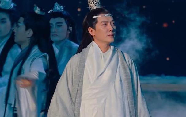 Chồng Triệu Lệ Dĩnh bị ném đá vì copy tạo hình của Vương Nhất Bác-7