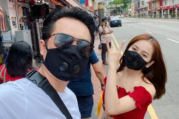 Thời trang sân bay giữa đại dịch virus corona: Người người khẩu trang, kẻ áo mưa kín mít-10