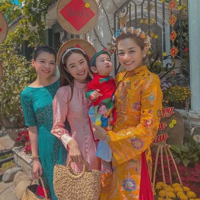 Đụng hàng hi hữu đầu năm: Minh Hằng - Yến Trang mặc chung áo dài mười phân vẹn mười-2