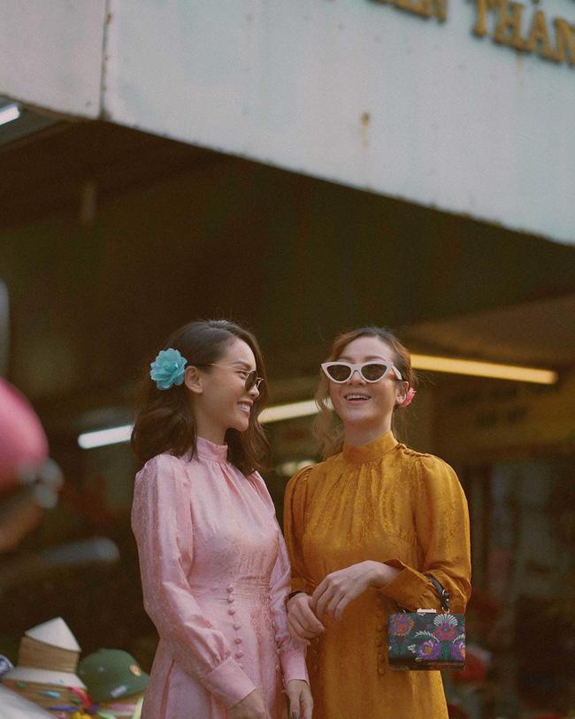 Đụng hàng hi hữu đầu năm: Minh Hằng - Yến Trang mặc chung áo dài mười phân vẹn mười-4