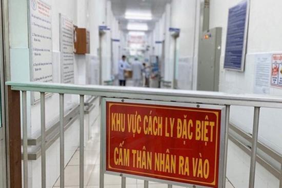 Bệnh nhi 10 tuổi từ Trung Quốc đang cách ly tại BV Nhi Trung ương