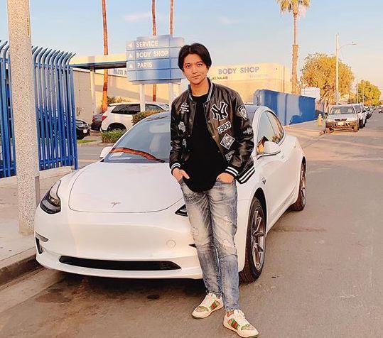 Tim khoe mới tậu xe hơi ở Mỹ-1