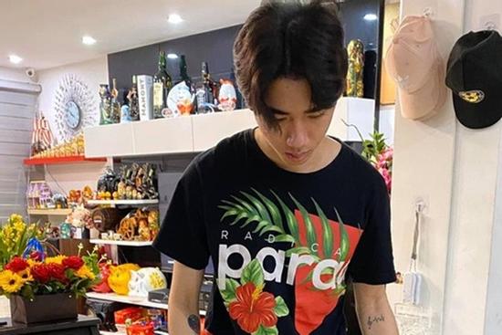 Mẹ nuôi đăng ảnh cùng K-ICM vui vẻ đón Tết