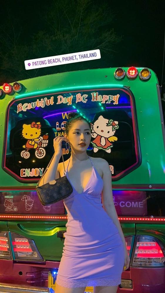 Sao Việt xuất ngoại đầu năm: Hà Hồ kín bưng, Chi Pu gợi cảm-2