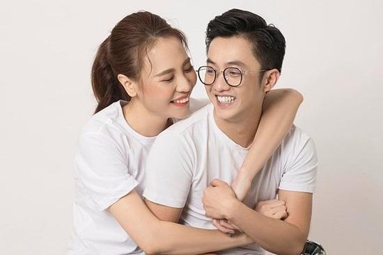 Chồng thấp vợ cao, 3 cặp đôi này vẫn cực đẹp đôi nhờ mặc đồng điệu từ nhà ra phố