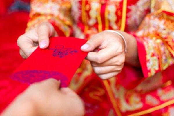 Lần đầu tiên ra mắt, cô nàng kêu cứu vì em trai người yêu mời vào tận phòng để… giải đề học sinh giỏi-2