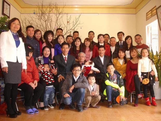 Bức ảnh siêu to khổng lồ của đại gia đình có 407 thành viên sum họp ngày Tết khiến dân mạng choáng váng-7