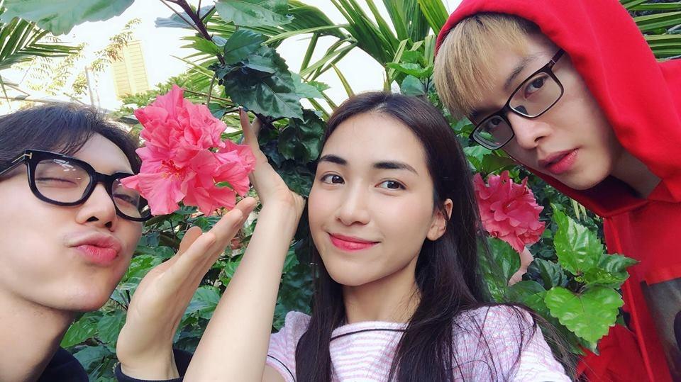 Cùng Erik về quê Hòa Minzy ăn Tết, Đức Phúc bị soi gương mặt cứ sao sao-4