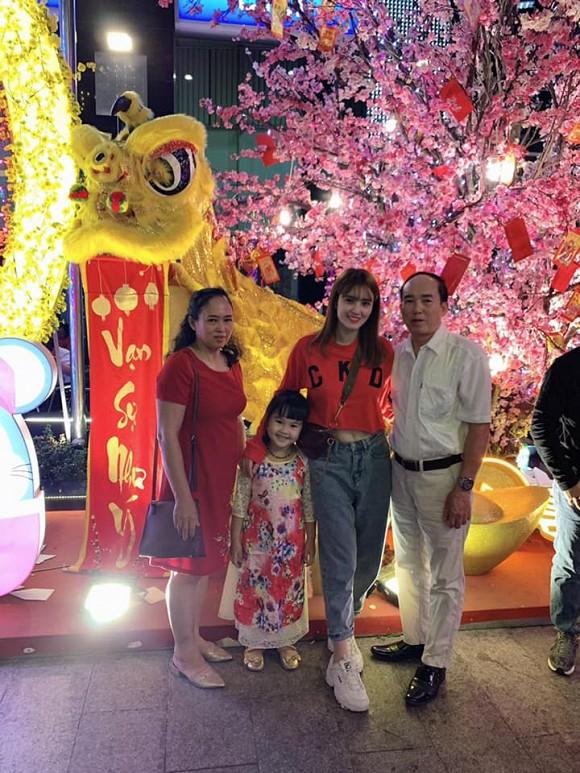 Làm mẹ đơn thân, em gái Công Vinh có cuộc sống ra sao sau 3 năm sang Singapore kiếm sống?-2