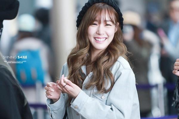 Khi SNSD mới debut, Tiffany là thành viên gây chú ý với đôi mắt cười đáng yêu và đầy cuốn hút.