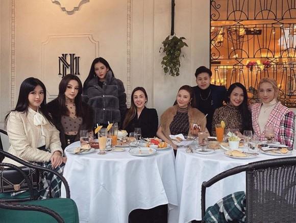 Loạt cựu hotgirl hội ngộ trong một khung hình, ai cũng chồng con đề huề trừ Hạnh Sino-1