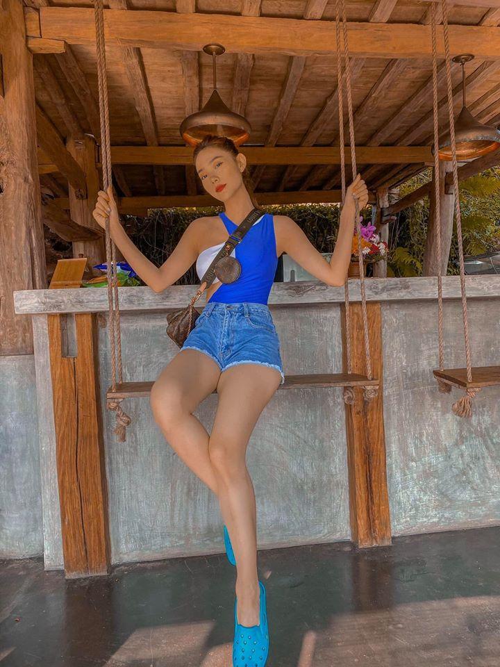 Đầu năm, Minh Hằng và Chi Pu liên tục đốt mắt fan bằng bộ ảnh bikini nóng chưa từng thấy-4