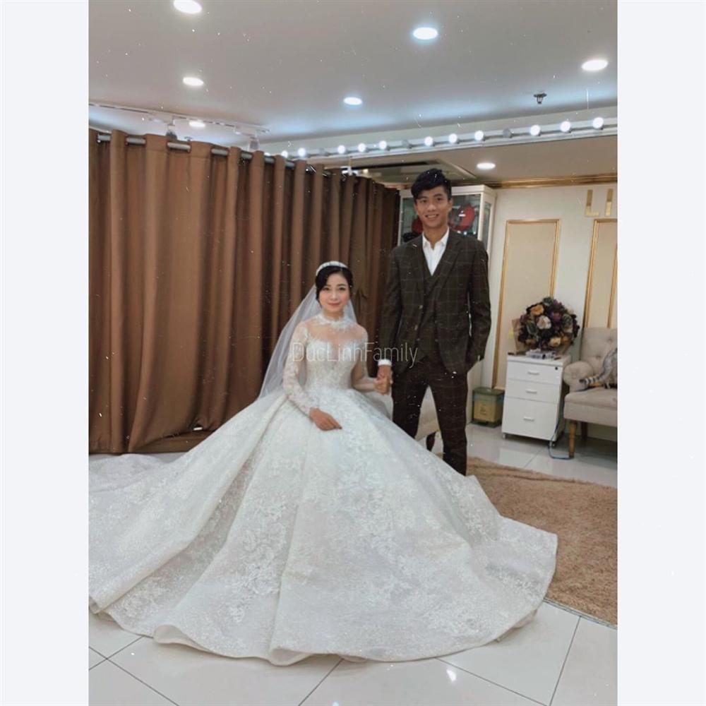 Phan Văn Đức đặt váy cưới trị giá tiền tỷ cho Nhật Linh nhưng lại khiến cô dâu khó khăn đi lại-3