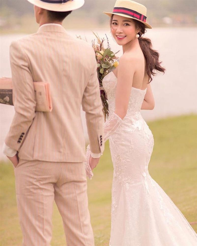 Phan Văn Đức đặt váy cưới trị giá tiền tỷ cho Nhật Linh nhưng lại khiến cô dâu khó khăn đi lại-9