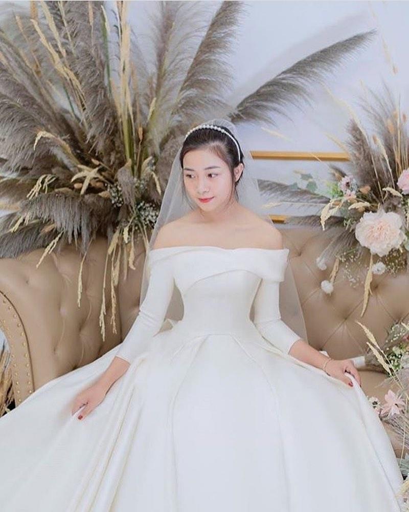 Phan Văn Đức đặt váy cưới trị giá tiền tỷ cho Nhật Linh nhưng lại khiến cô dâu khó khăn đi lại-8