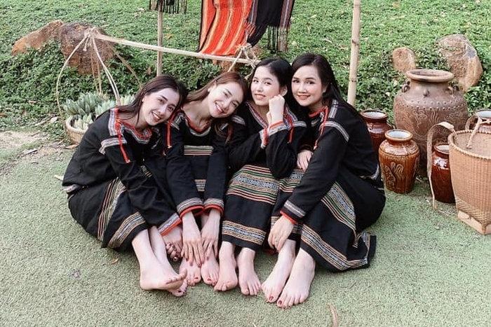 Nhan sắc đẹp ngang ngửa, 3 chị em gái nhà Nhã Phương còn chung gout thời trang công chúa-13