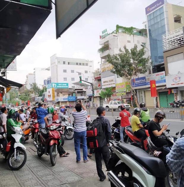 Nghi án thanh niên ngáo đá cầm súng, lựu đạn cướp ngân hàng ở Sài Gòn-2