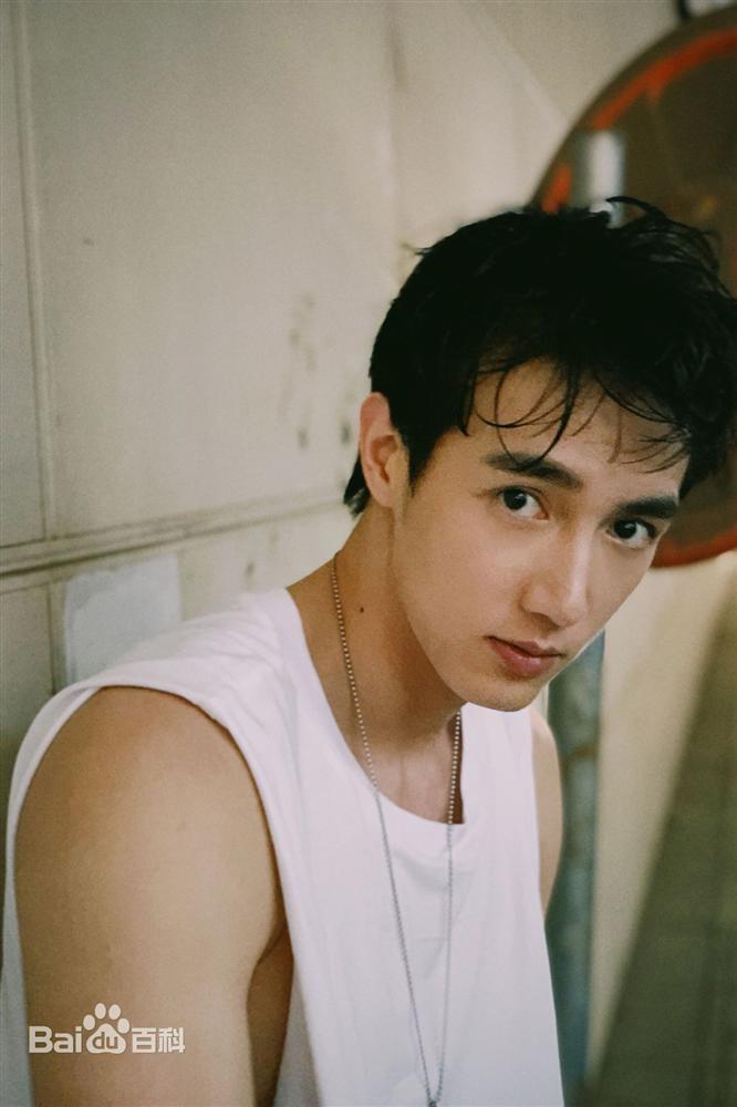 Diva hàng đầu xứ Đài có hẳn bộ sưu tập phi công trẻ, tình mới nhất kém cô 16 tuổi-13