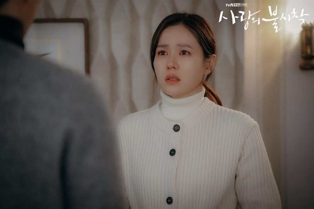 Loạt câu hỏi đặt ra cho kết thúc của ‘Hạ cánh nơi anh’-1