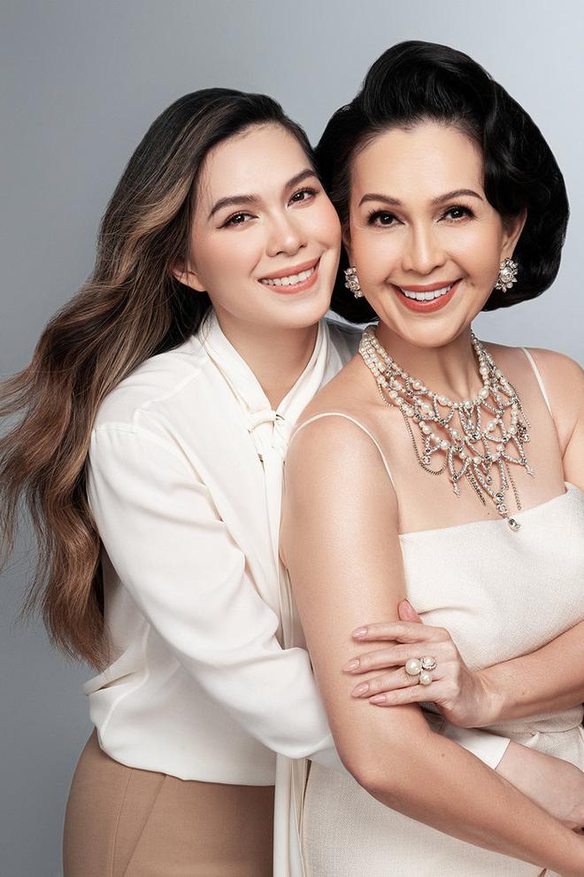 Khoe ảnh cả gia đình, nhan sắc 3 mẹ con nhà nữ hoàng ảnh lịch Diễm My bất phân thắng bại-3