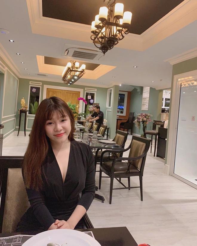 Bạn gái Văn Lâm, vợ Duy Mạnh, Văn Đức trong ảnh được tag và tự đăng-7