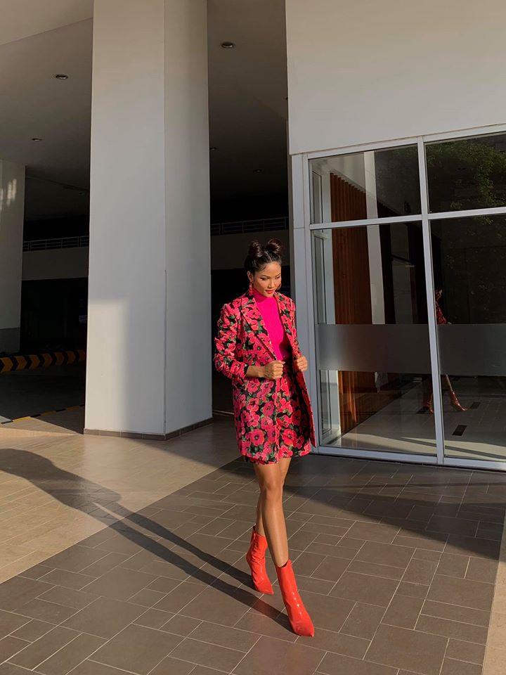 Mặc màu chóe nhất, họa tiết quê nhất mà HHen Niê vẫn được khen tới tấp-6