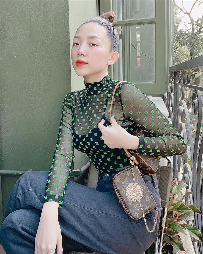 Cùng công thức mix quần ống rộng: Hương Giang hóa cô công sở còn Tóc Tiên chất như nước cất-1