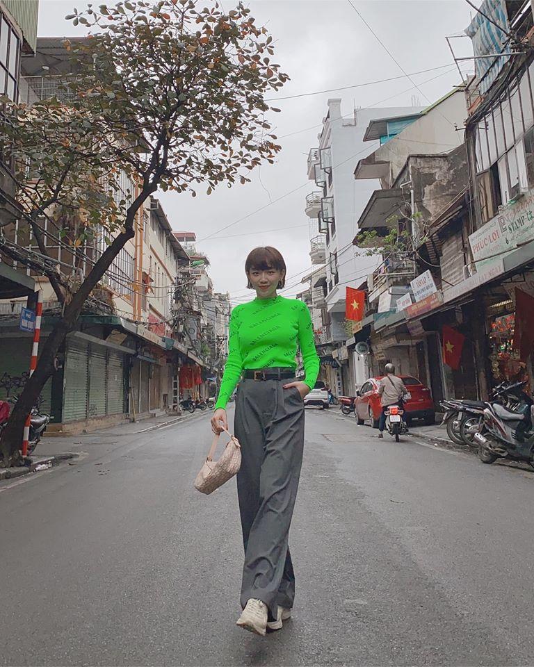 Cùng công thức mix quần ống rộng: Hương Giang hóa cô công sở còn Tóc Tiên chất như nước cất-2