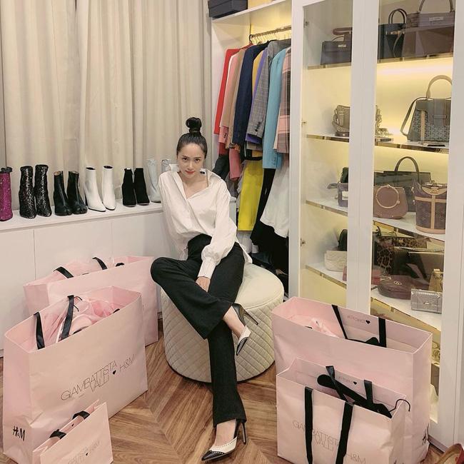 Cùng công thức mix quần ống rộng: Hương Giang hóa cô công sở còn Tóc Tiên chất như nước cất-7