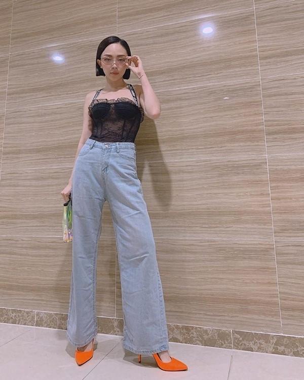 Cùng công thức mix quần ống rộng: Hương Giang hóa cô công sở còn Tóc Tiên chất như nước cất-5