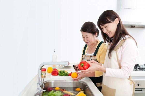 Về ra mắt nhà bạn trai đầu năm, làm vỡ tan nát chiếc gương, mẹ anh nói một câu làm tôi xúc động rơi nước mắt-2