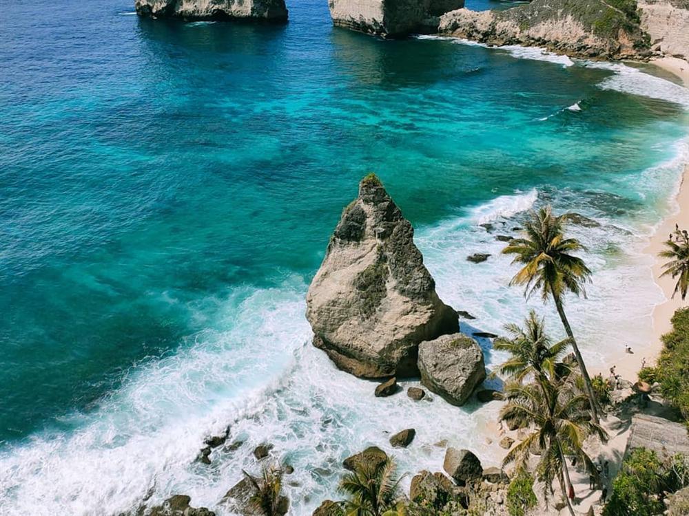 Isaac đăng ảnh đi du hí, dân mạng chỉ tập trung soi ngón tay có vấn đề-7