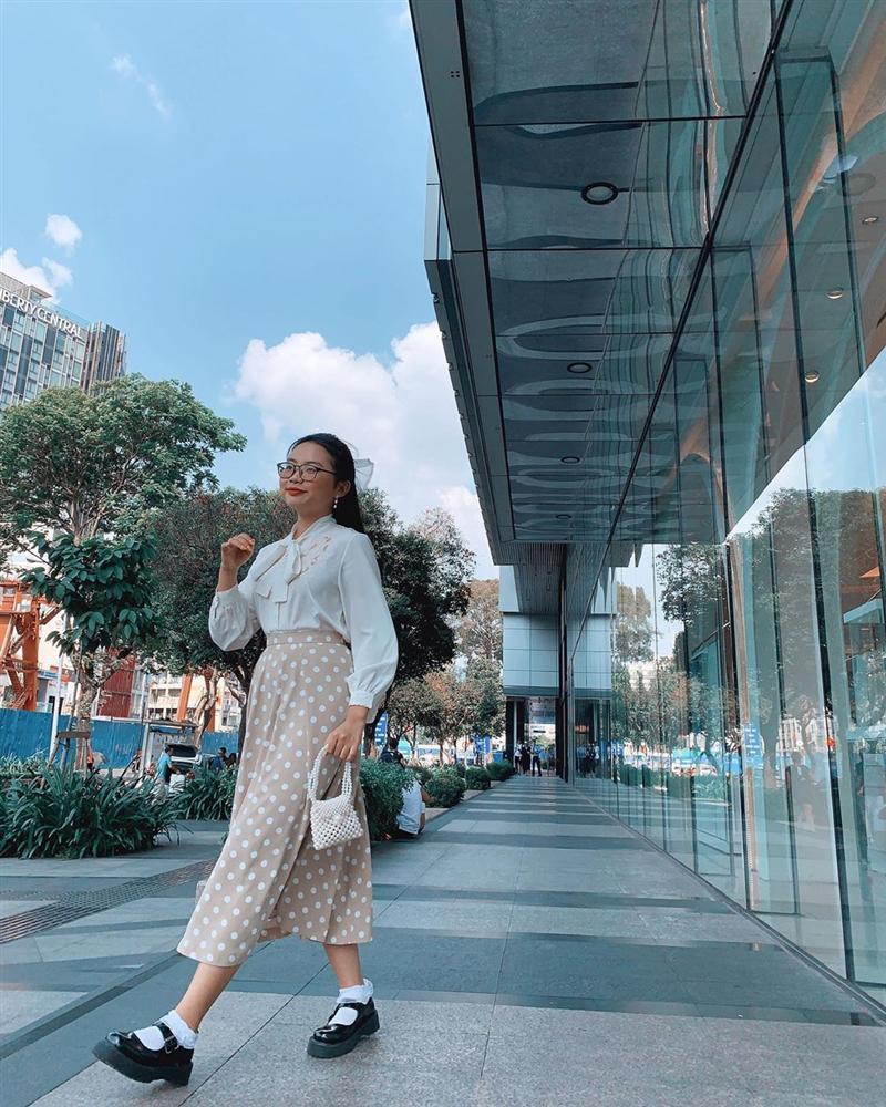 Street style ngày khai xuân: Phương Mỹ Chi kín đáo - Chi Pu và Tú Hảo khoe body không chút mỡ thừa-1