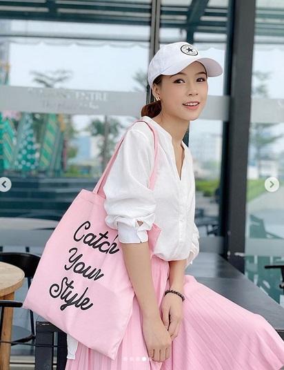 Street style ngày khai xuân: Phương Mỹ Chi kín đáo - Chi Pu và Tú Hảo khoe body không chút mỡ thừa-2