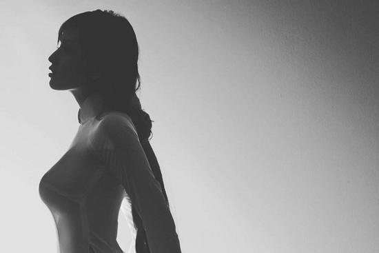 Mai Phương Thúy đăng lại ảnh áo dài 'xuân thì' từng khiến cô suýt bị tước vương miện