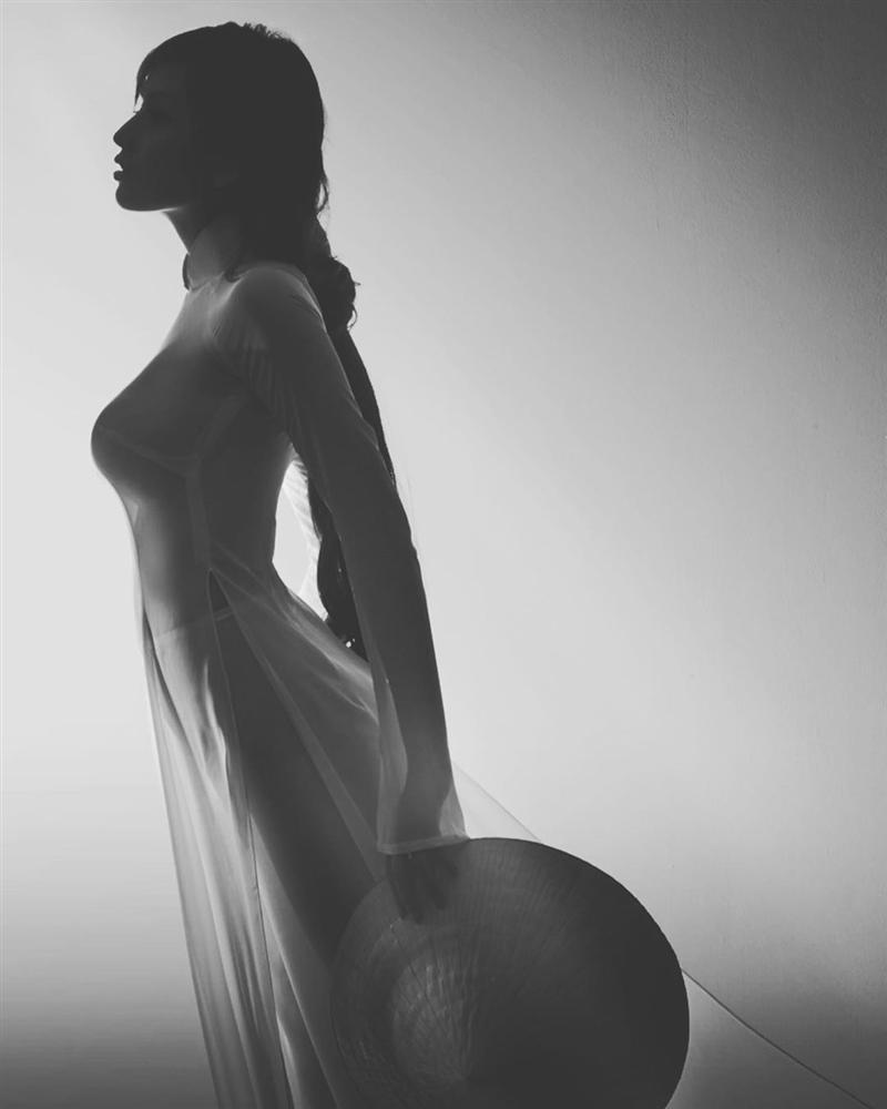 Mai Phương Thúy đăng lại ảnh áo dài xuân thì từng khiến cô suýt bị tước vương miện-2