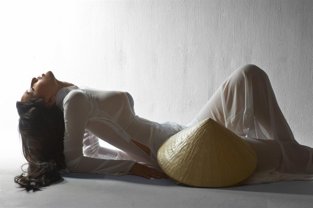 Mai Phương Thúy đăng lại ảnh áo dài xuân thì từng khiến cô suýt bị tước vương miện-5