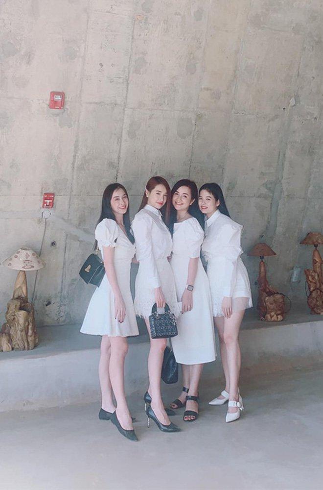 Nhan sắc đẹp ngang ngửa, 3 chị em gái nhà Nhã Phương còn chung gout thời trang công chúa-4