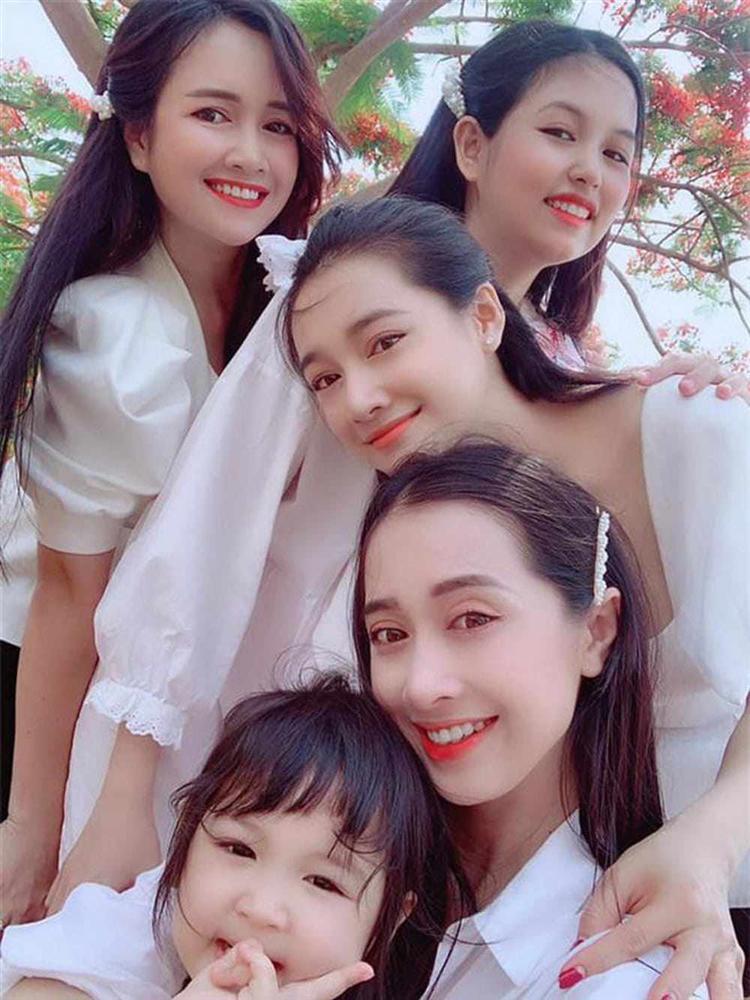 Nhan sắc đẹp ngang ngửa, 3 chị em gái nhà Nhã Phương còn chung gout thời trang công chúa-7