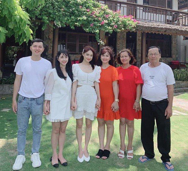 Nhan sắc đẹp ngang ngửa, 3 chị em gái nhà Nhã Phương còn chung gout thời trang công chúa-8