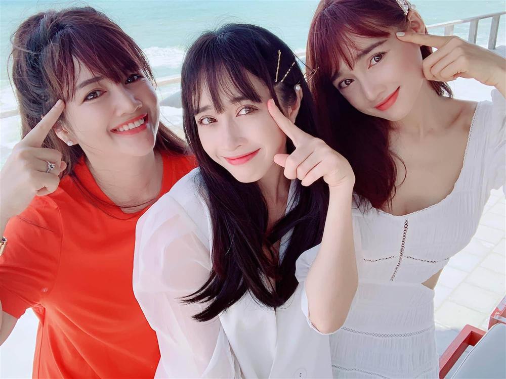 Nhan sắc đẹp ngang ngửa, 3 chị em gái nhà Nhã Phương còn chung gout thời trang công chúa-9