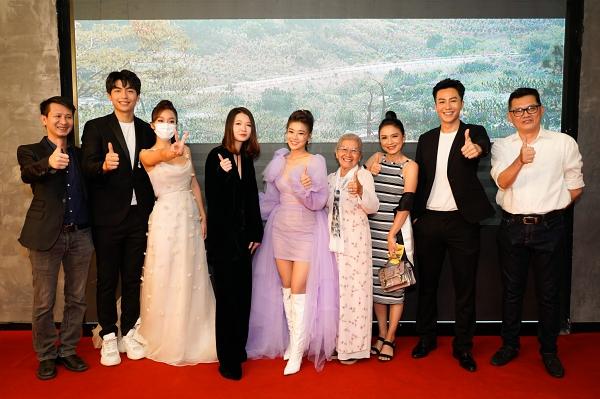 Khả Ngân cùng dàn sao mang khẩu trang khi đi họp báo giữa dịch bệnh virus corona-1