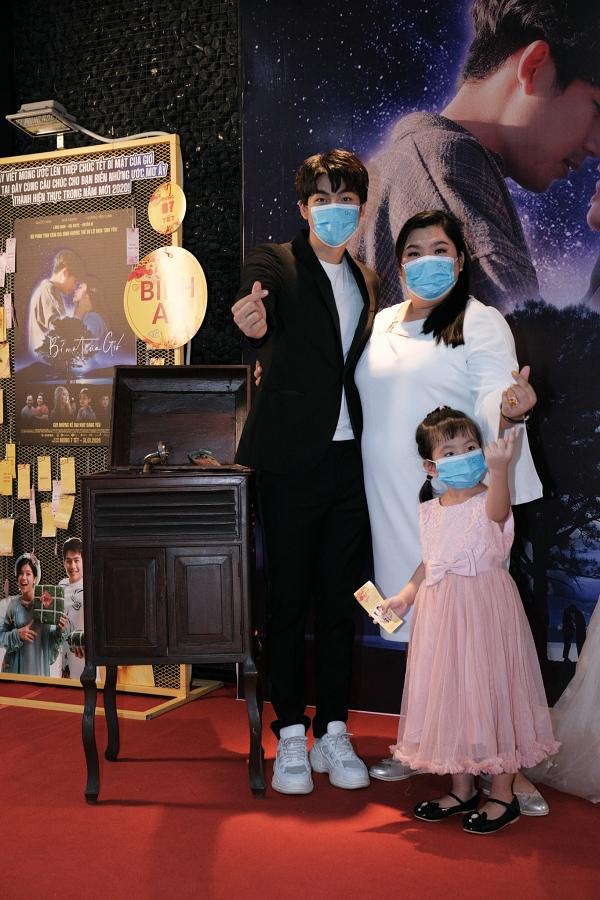 Khả Ngân cùng dàn sao mang khẩu trang khi đi họp báo giữa dịch bệnh virus corona-6