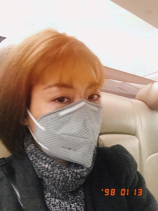 Hội chị em làm đẹp thời tâm bão Corona: Thứ vô dụng nhất là son môi, bước kẻ lông mày là không thể qua loa cho có-2