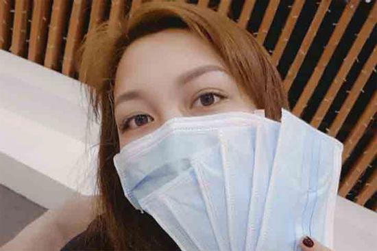 Hội chị em làm đẹp thời tâm bão Corona: Thứ vô dụng nhất là son môi, bước kẻ lông mày là không thể qua loa cho có