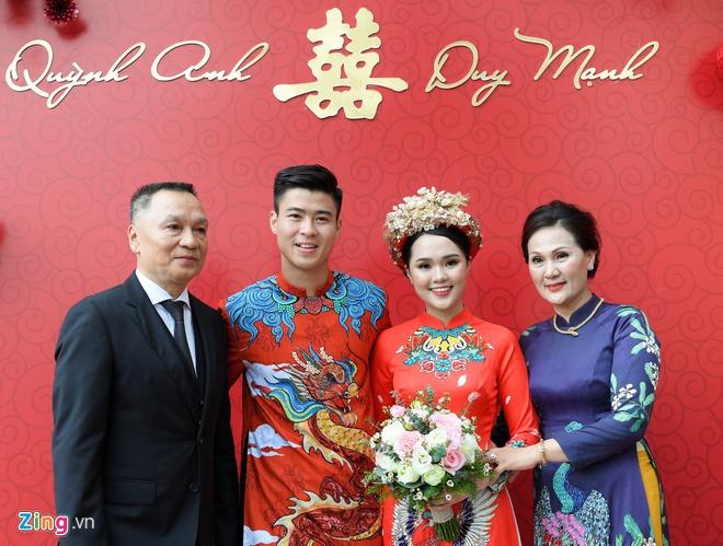 Vợ Văn Đức, Duy Mạnh đều phải đối đáp với dân mạng sau ngày vui-4