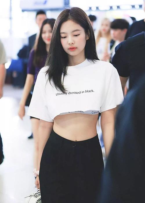 Sở thích diện đồ khoe nội y của Jennie-1