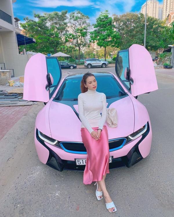 Thanh Hằng, Quỳnh Anh Shyn, Thúy Ngân lên đồ hồng du xuân: Tưởng sến súa mà đẹp khó cưỡng-6